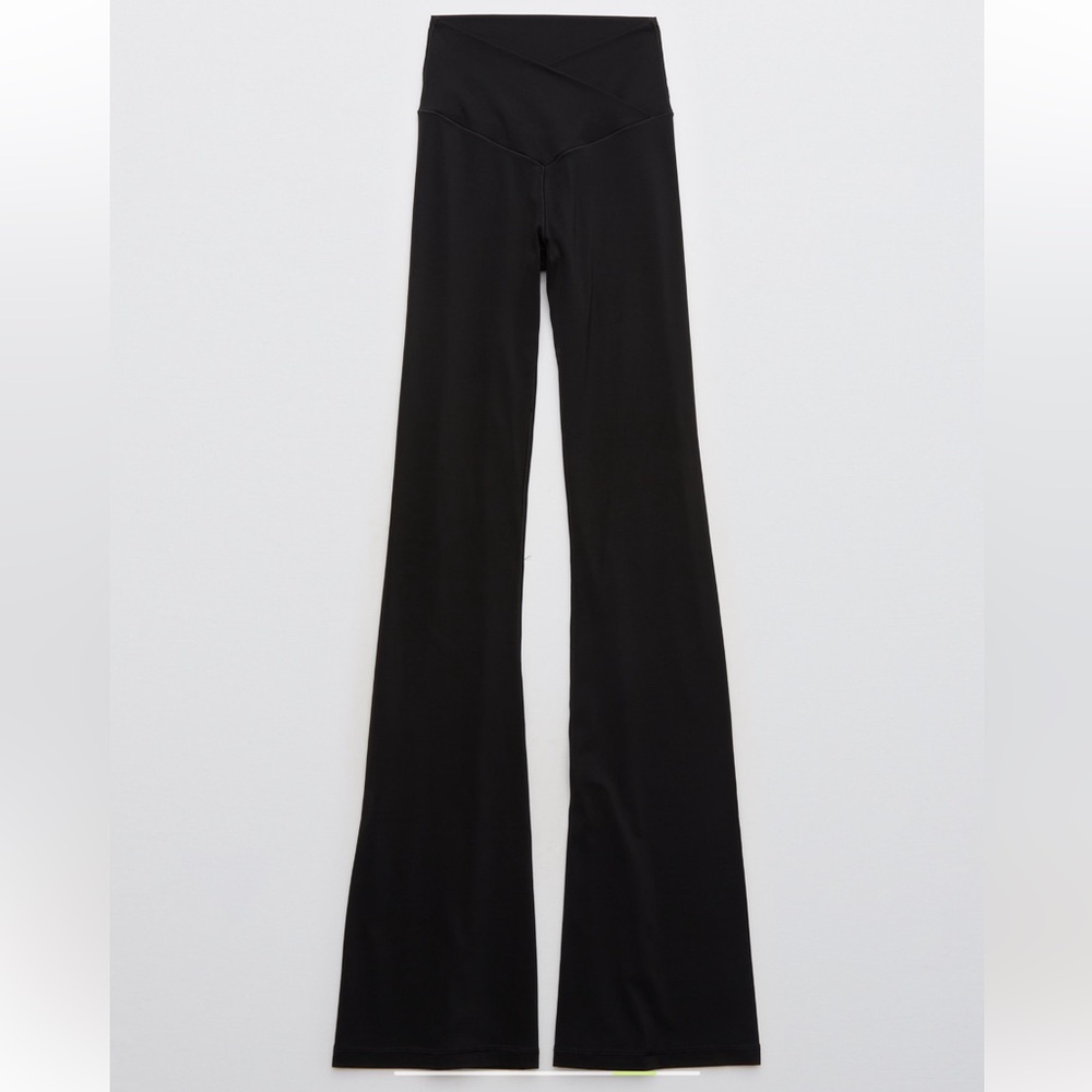Offline by aerie black crossover flare leggings. Size Large. NWOT
